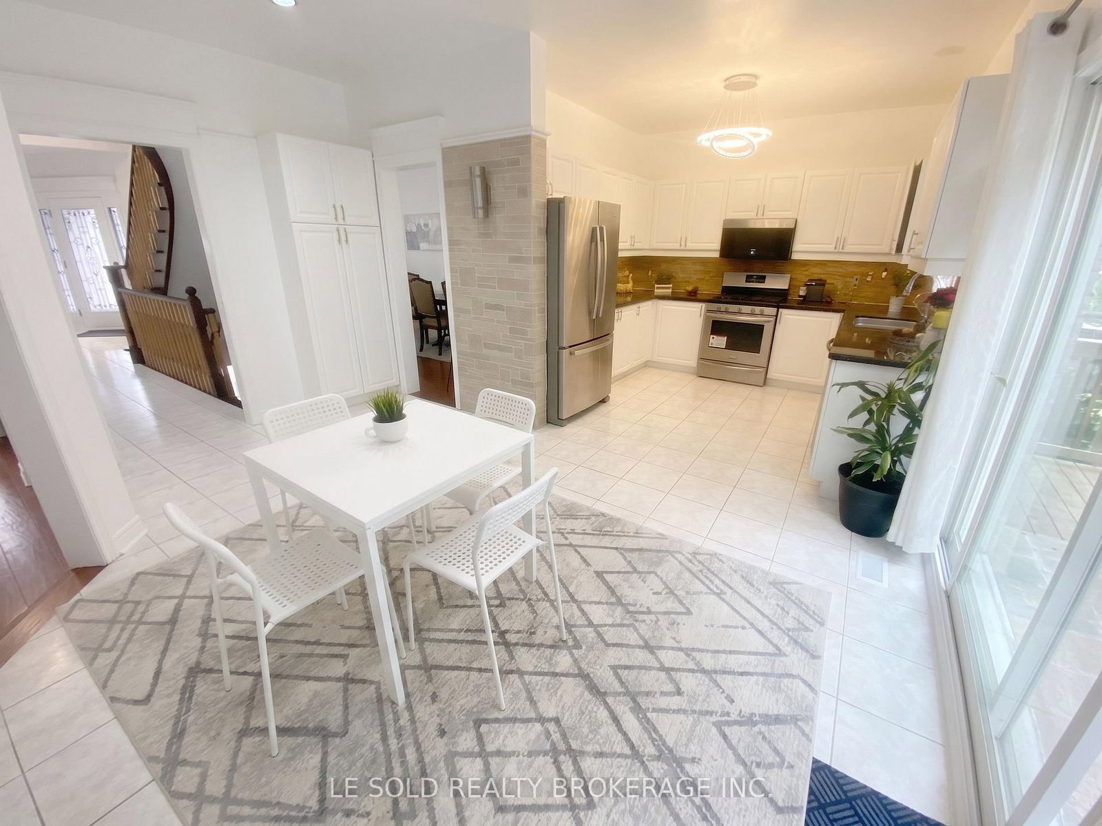 76 Larratt Lane • Richmond Hill, ON photo 8