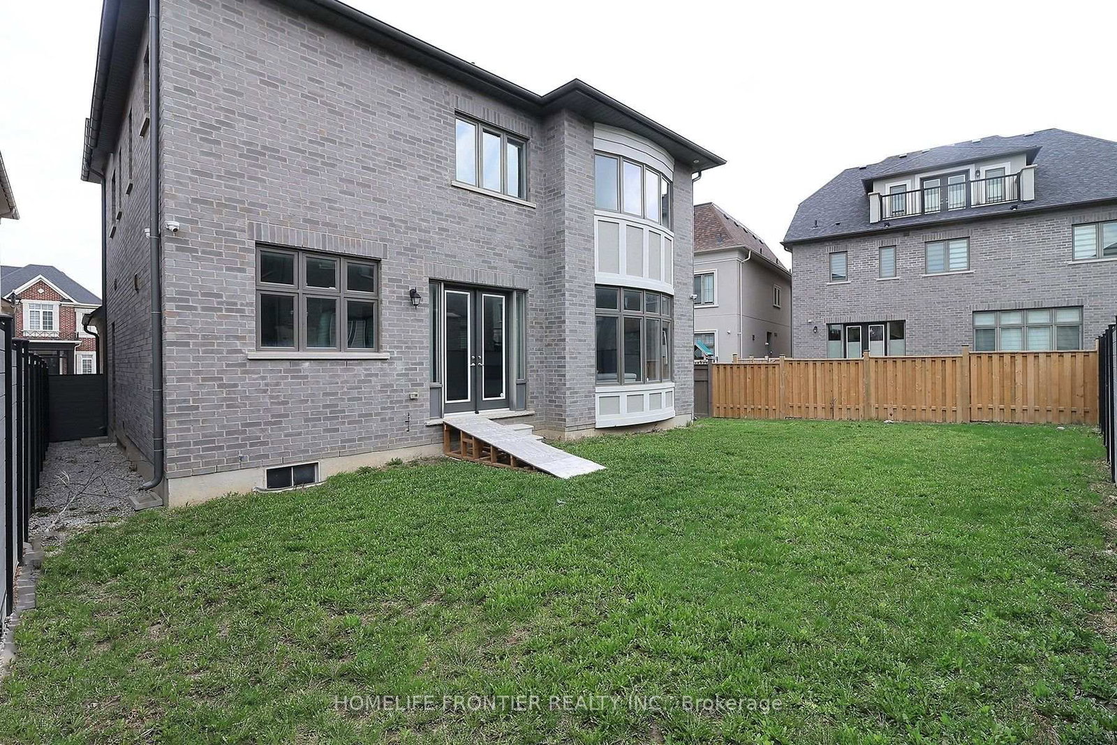 8 Planet Street • Richmond Hill, ON photo 24