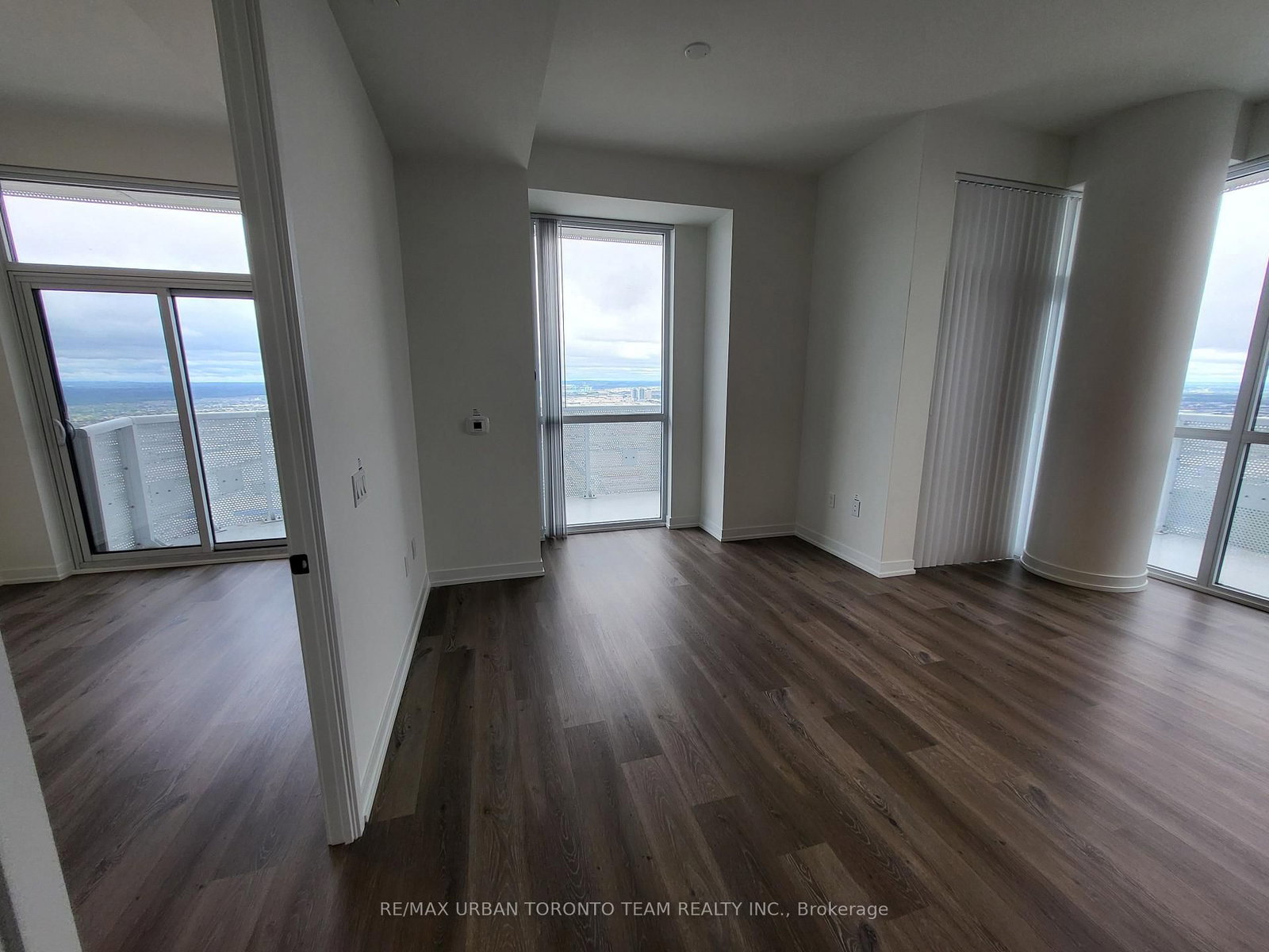 6512-225 Commerce St, Vaughan, view 4