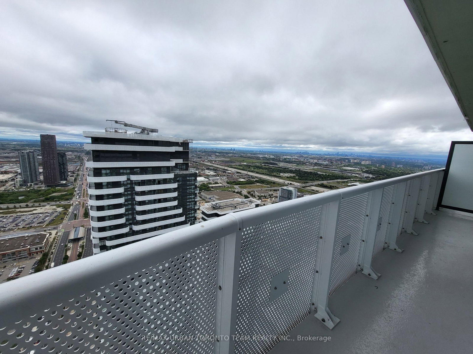 6512-225 Commerce St, Vaughan, view 6