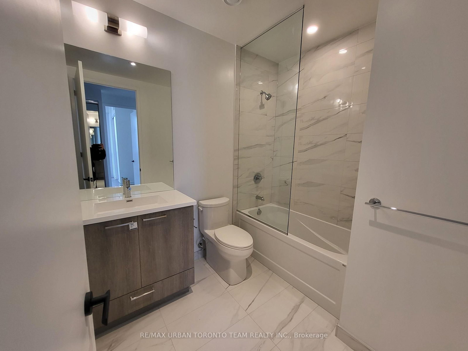 6512-225 Commerce St, Vaughan, view 9