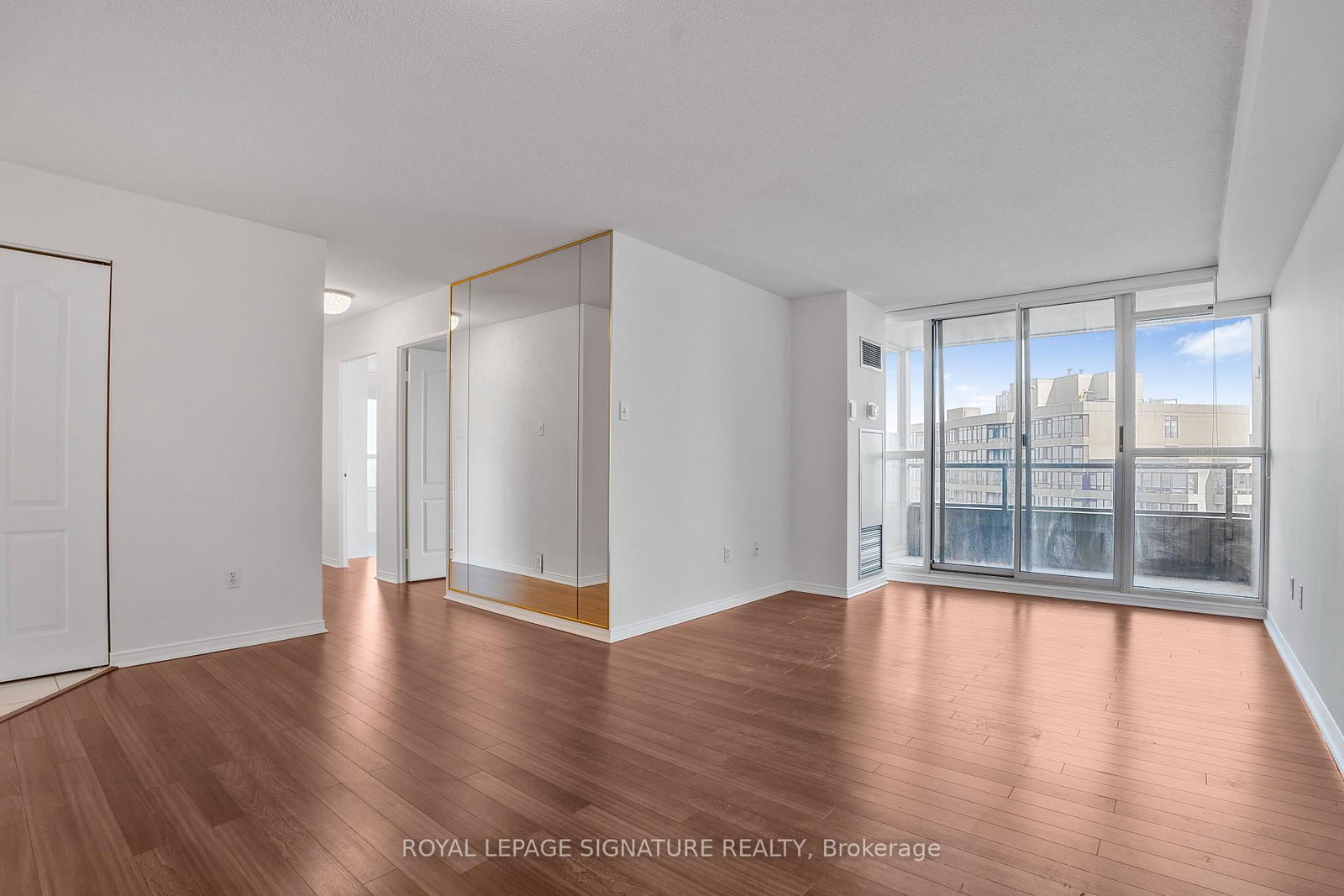 11 Townsgate Drive • #1410 • Vaughan, ON photo 3