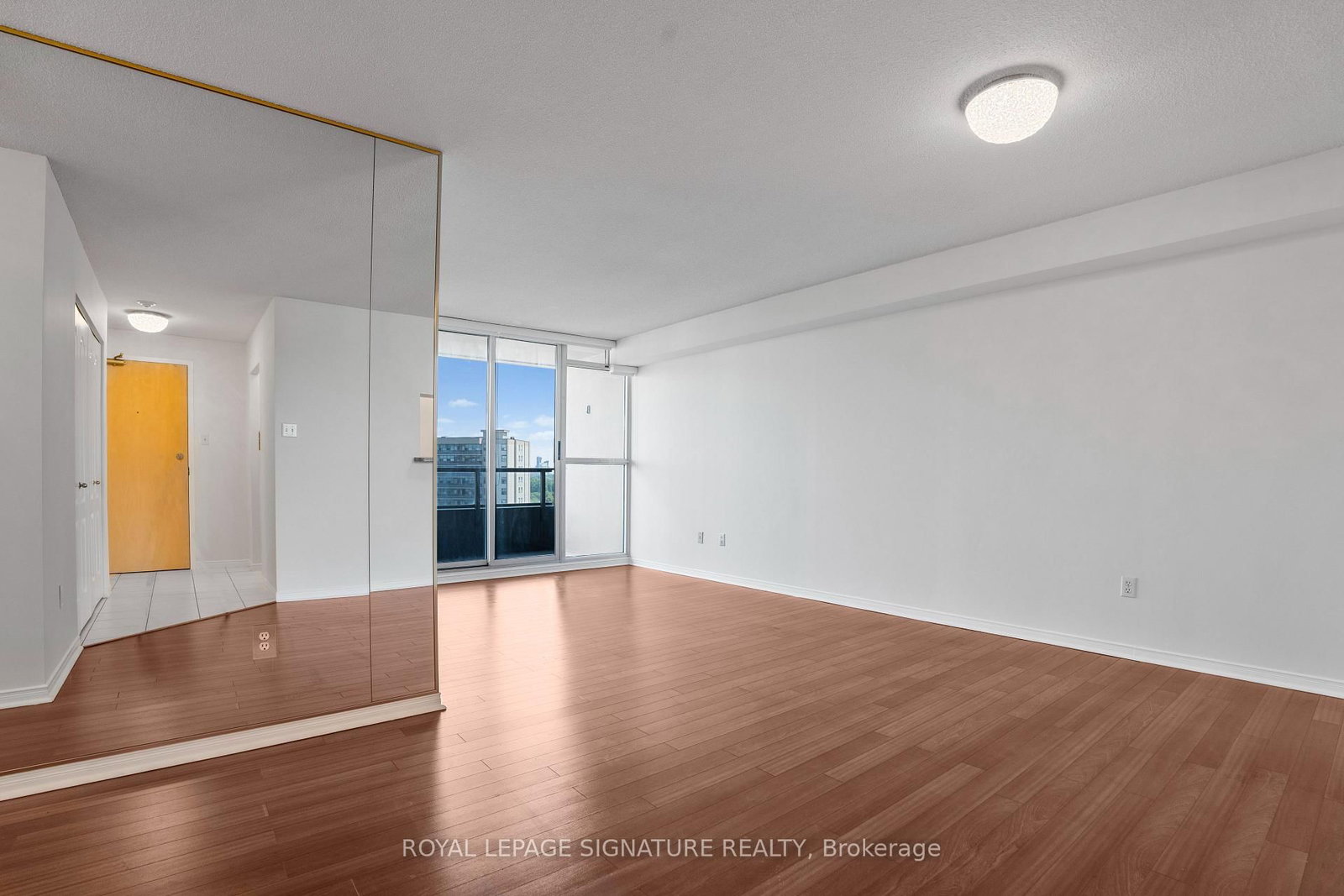 11 Townsgate Drive • #1410 • Vaughan, ON photo 4
