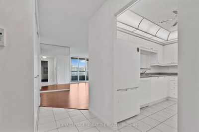 11 Townsgate Drive • #1410 • Vaughan, ON photo 8