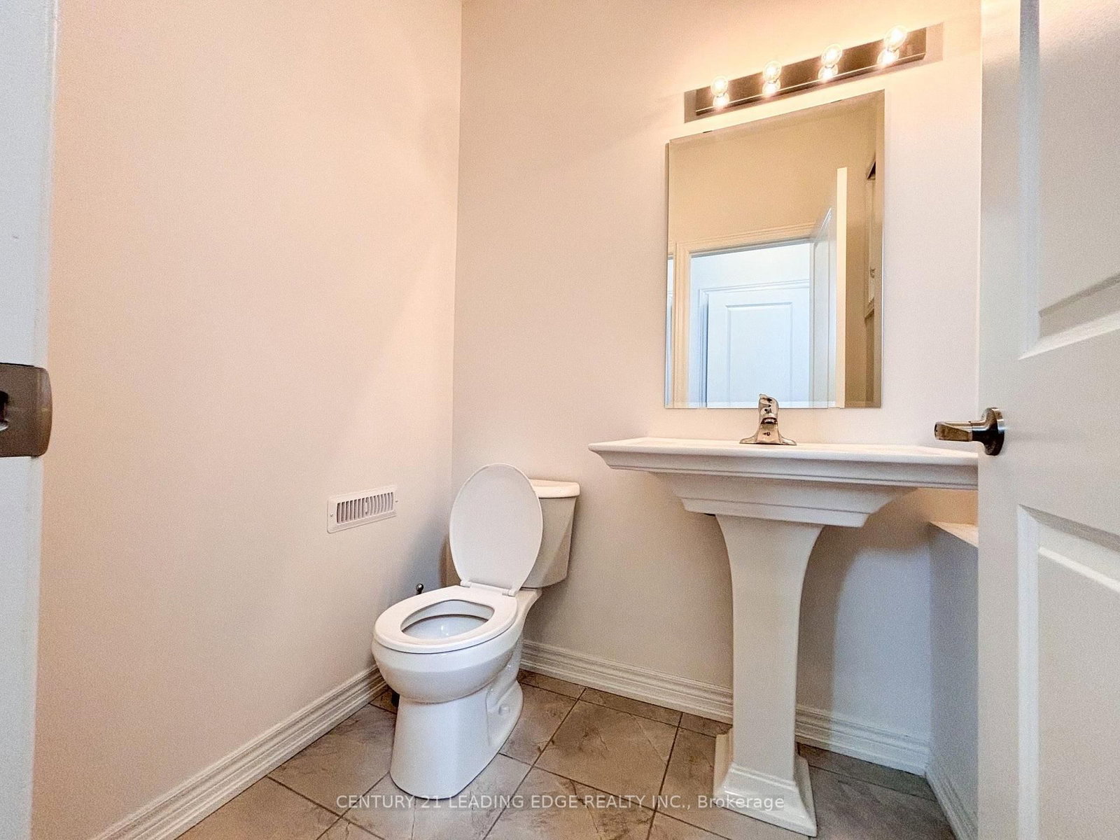 19 Wakefield Boulevard • Essa, ON photo 12