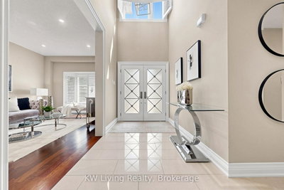 46 Clarendon Drive • Richmond Hill, ON photo 4