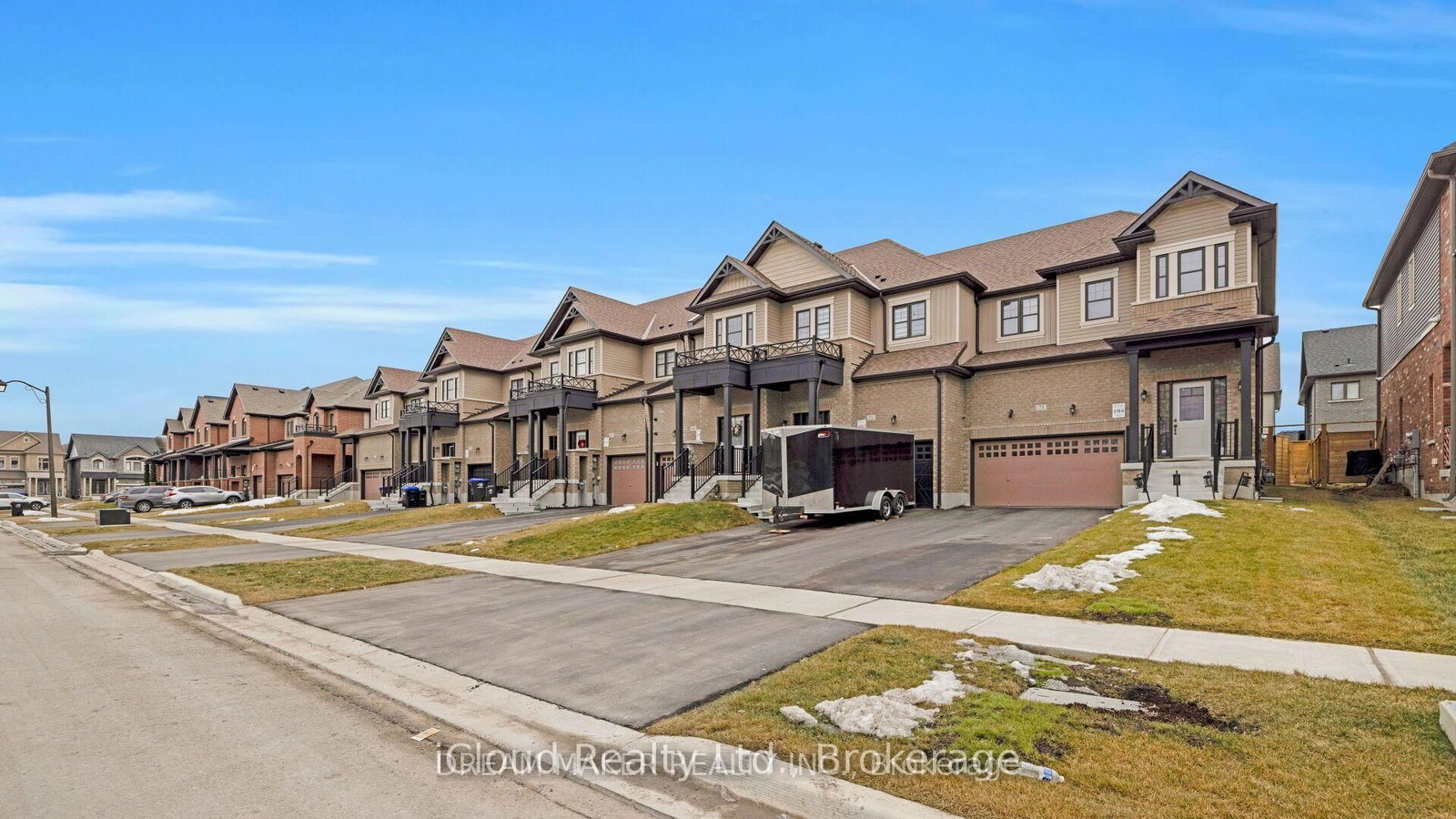 73 Lorne Thomas Place • New Tecumseth, ON photo 2