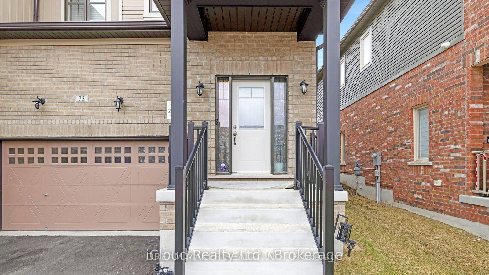 73 Lorne Thomas Place • New Tecumseth, ON photo 3