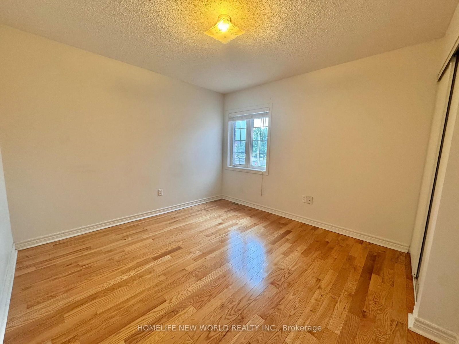 7 Symphony Gate • Markham, ON photo 15