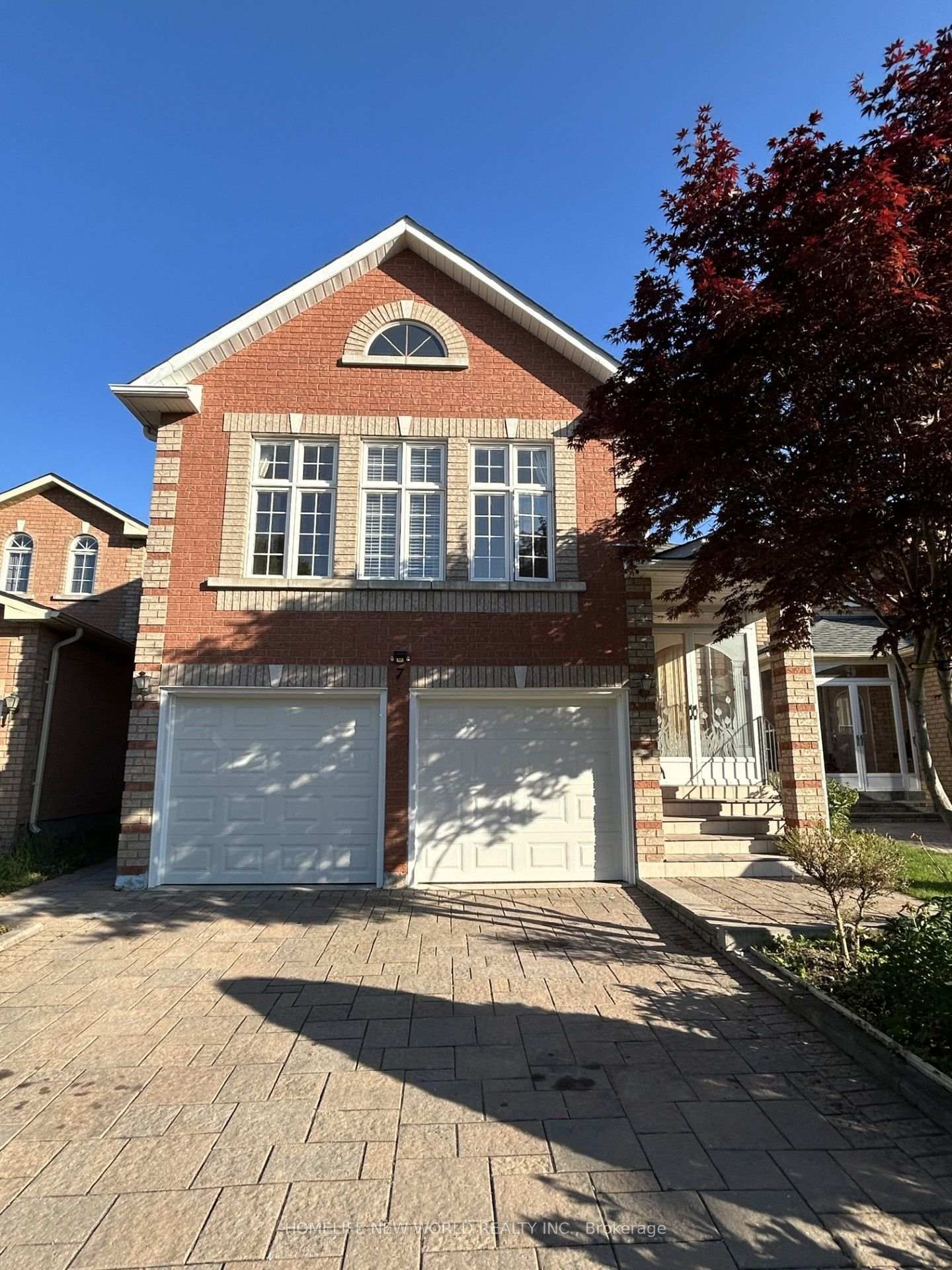 7 Symphony Gate • Markham, ON photo 2