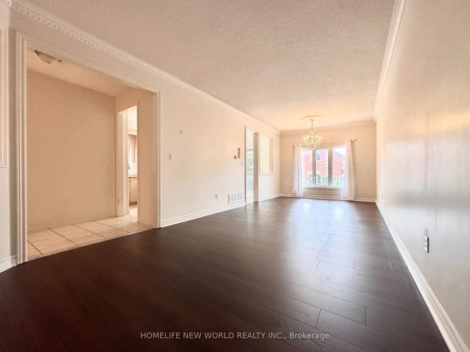 7 Symphony Gate • Markham, ON photo 9
