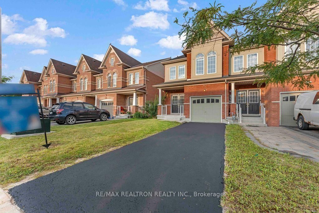 55 Drum Street • Whitchurch-Stouffville, ON photo 3