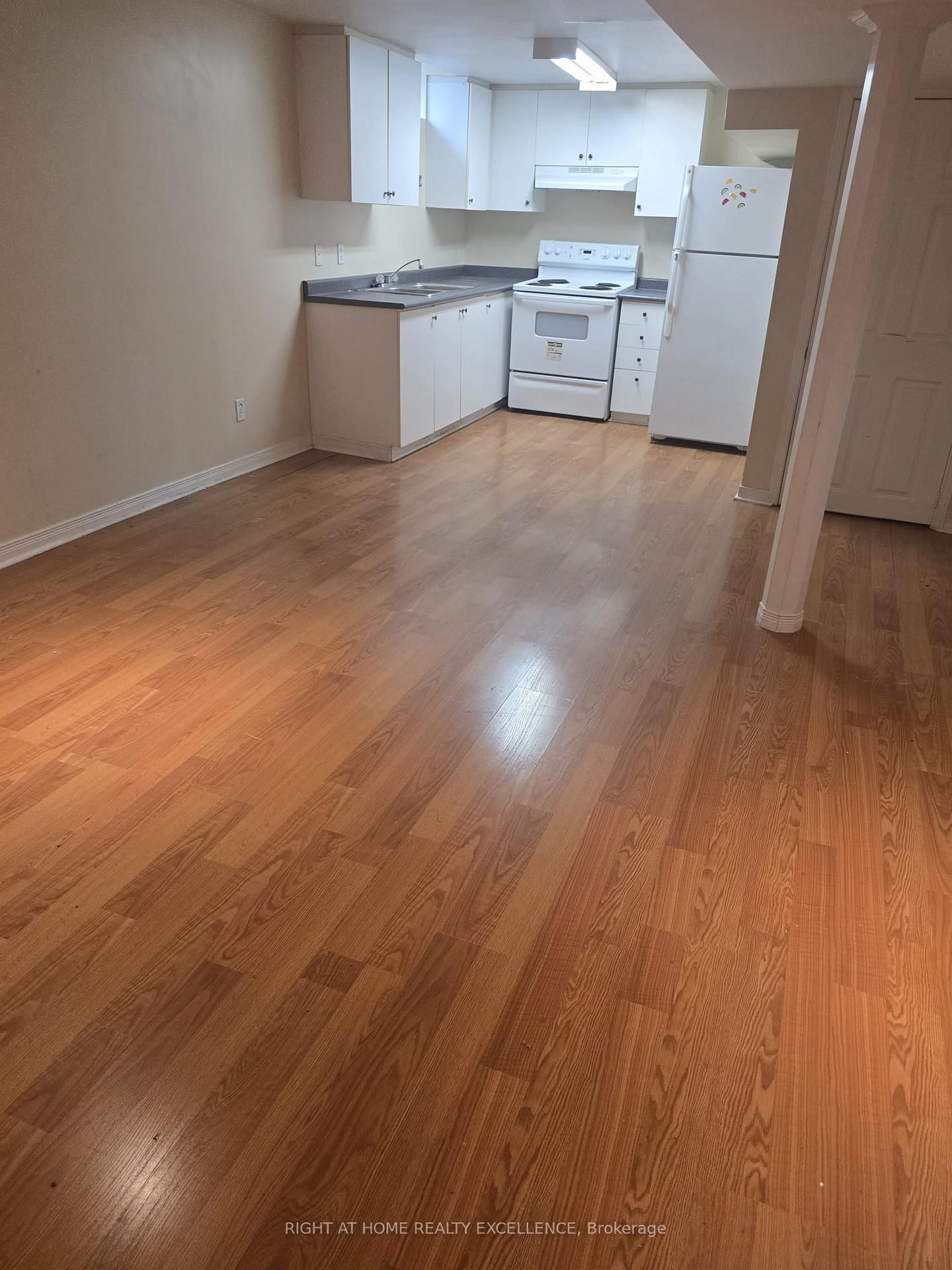 Basement-11 Charlton Ave, Vaughan, view 4