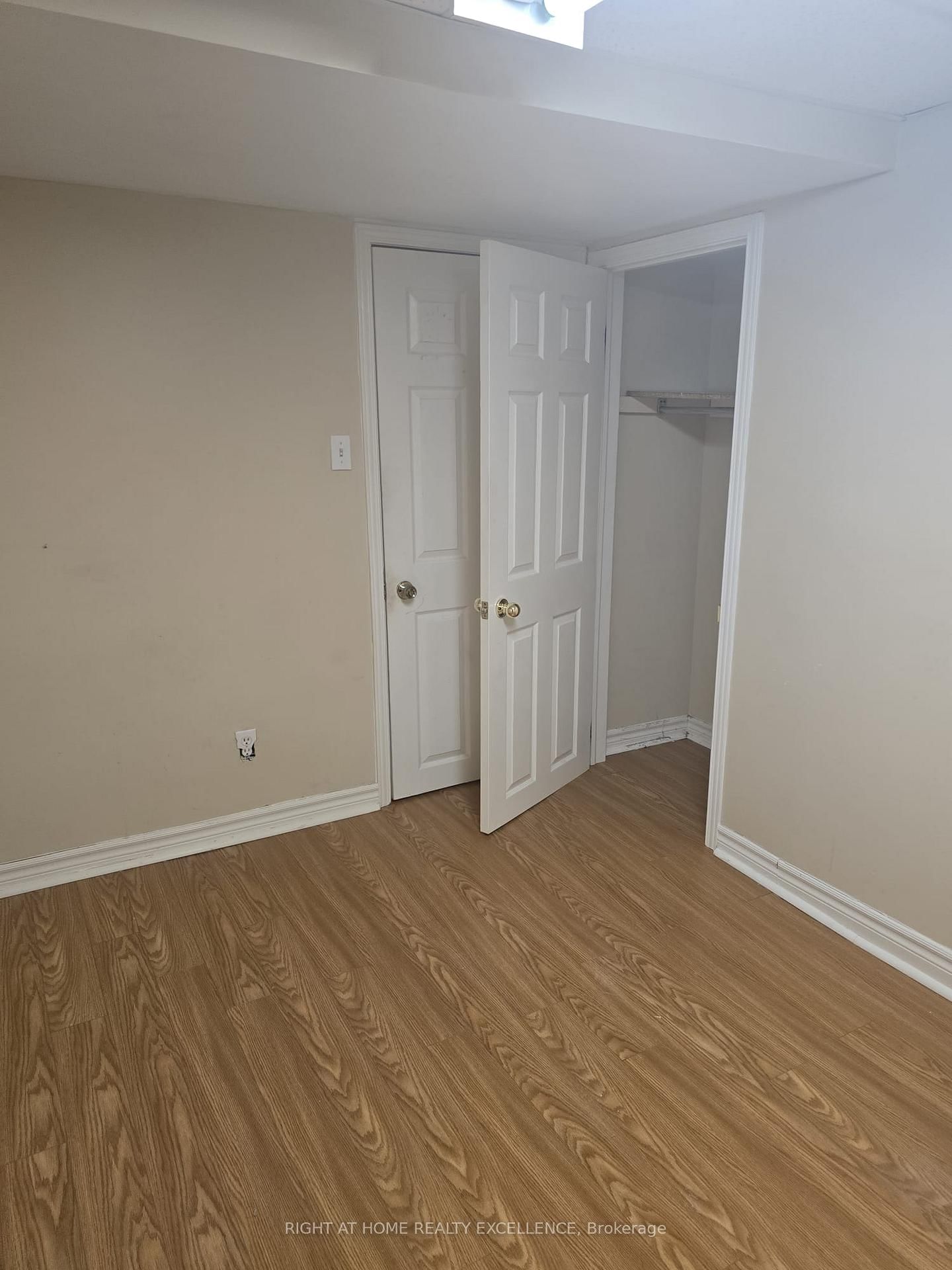 Basement-11 Charlton Ave, Vaughan, view 8