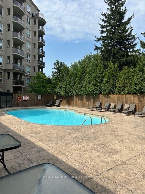 2 Maison Parc Court • #403 • Vaughan, ON photo 12