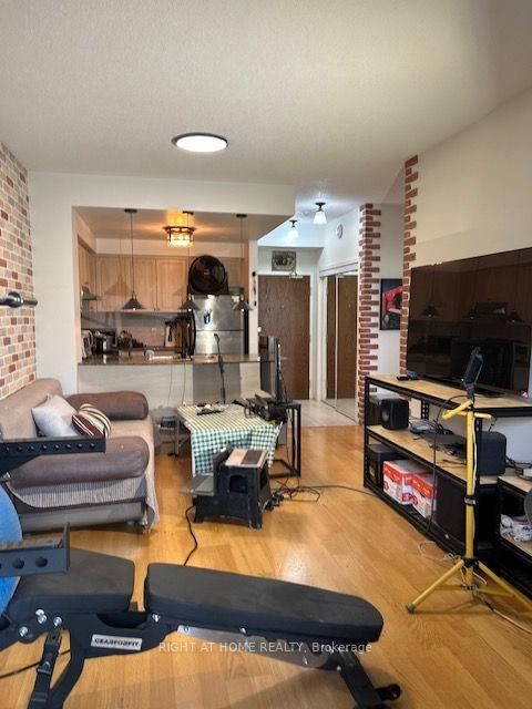 2 Maison Parc Court • #403 • Vaughan, ON photo 20