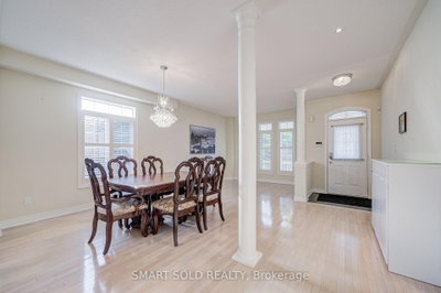 39 Victoria Wood Avenue • Markham, ON photo 6