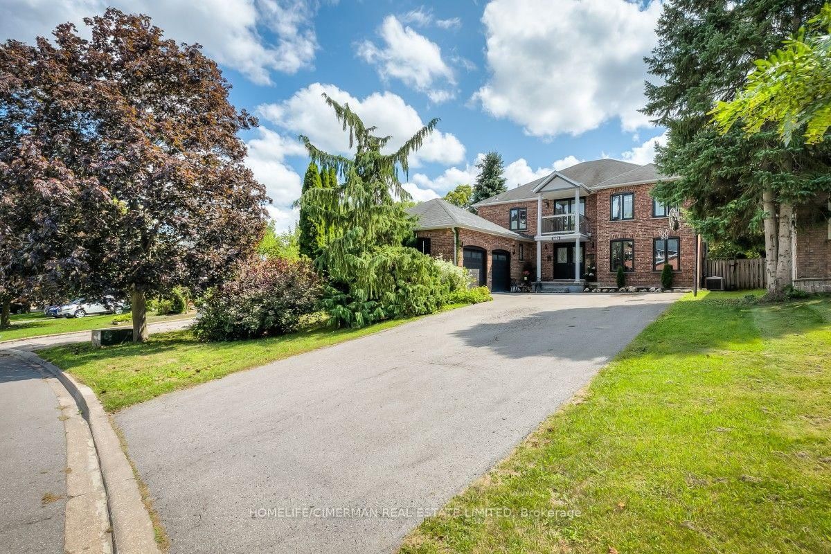 365 Kennedy Street W • Aurora, ON photo 1