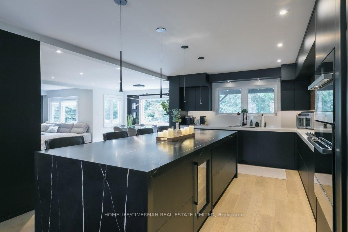 365 Kennedy Street W • Aurora, ON photo 10