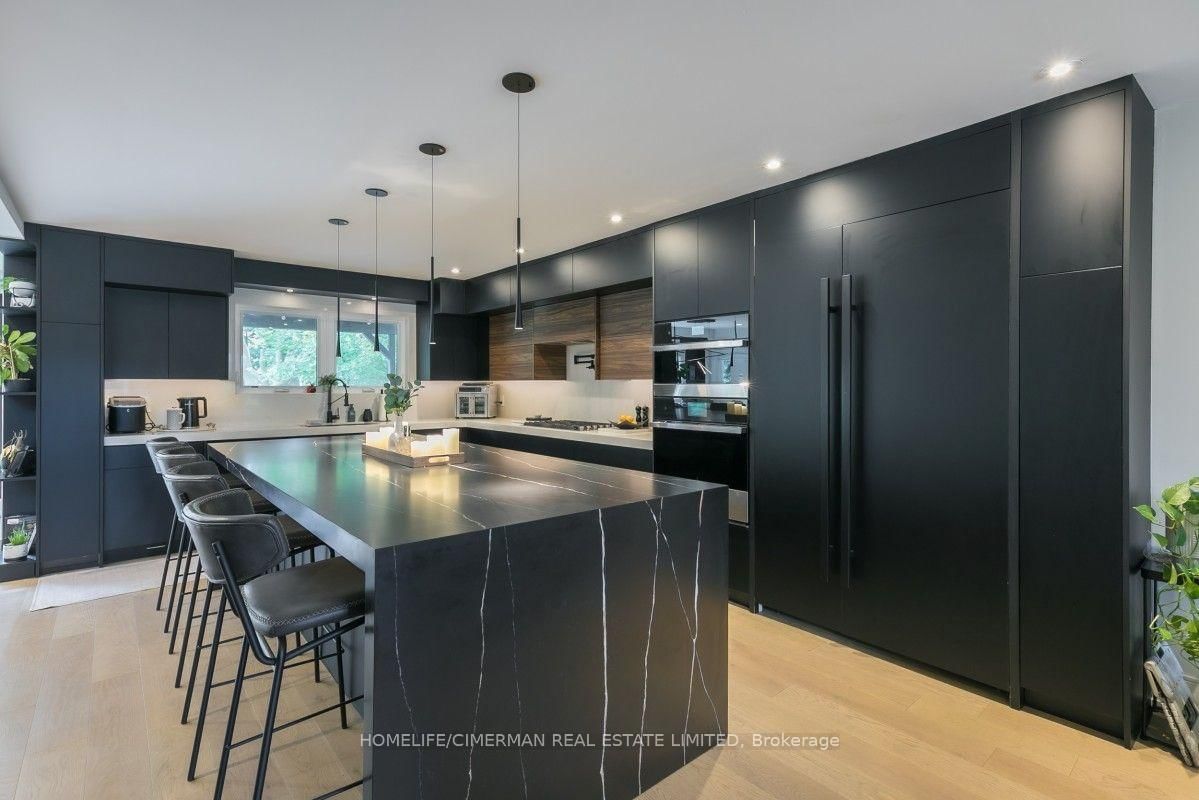 365 Kennedy Street W • Aurora, ON photo 9