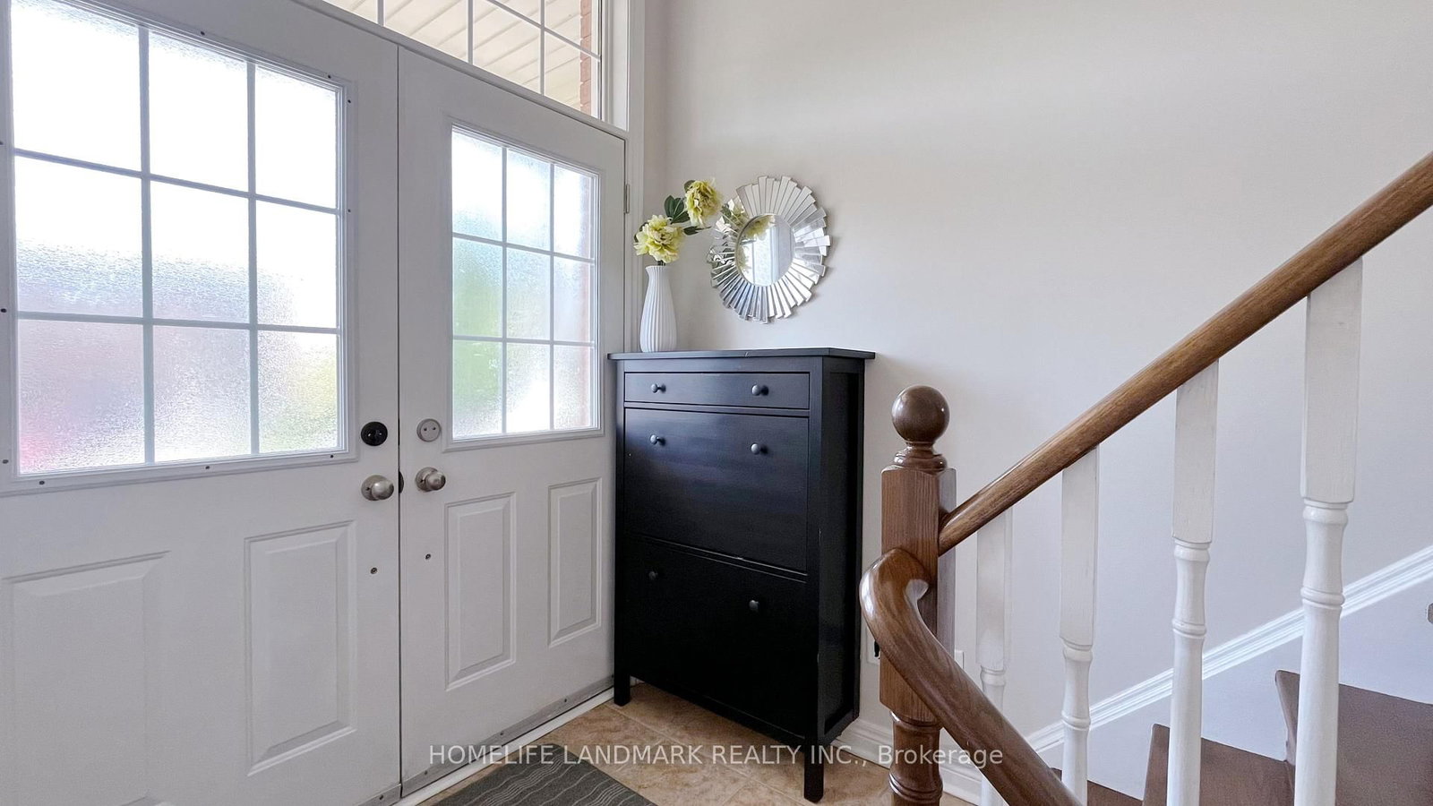 165 Gail Parks Crescent • Newmarket, ON photo 2