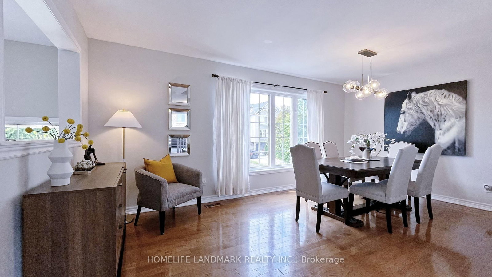 165 Gail Parks Crescent • Newmarket, ON photo 3