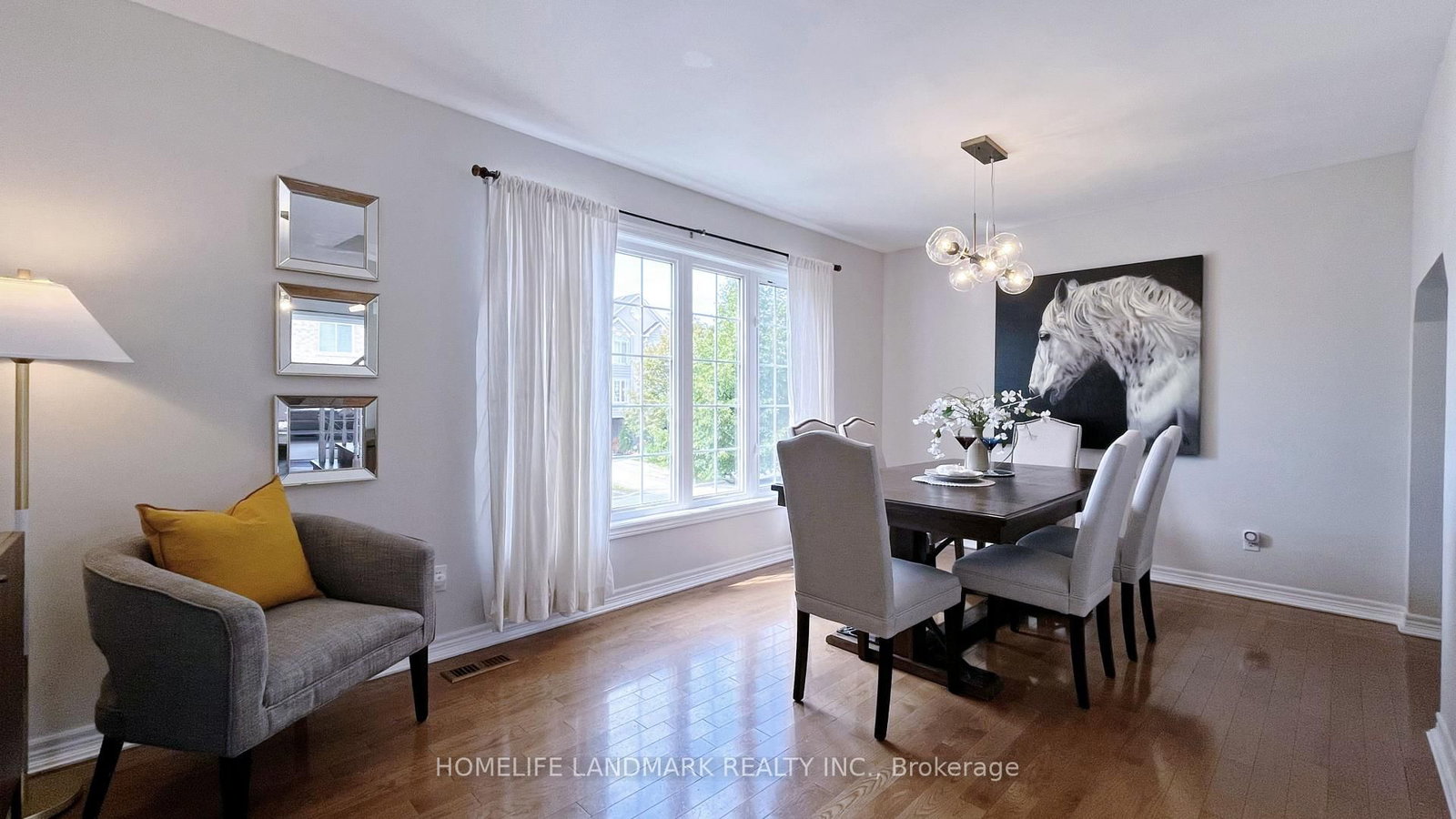 165 Gail Parks Crescent • Newmarket, ON photo 4