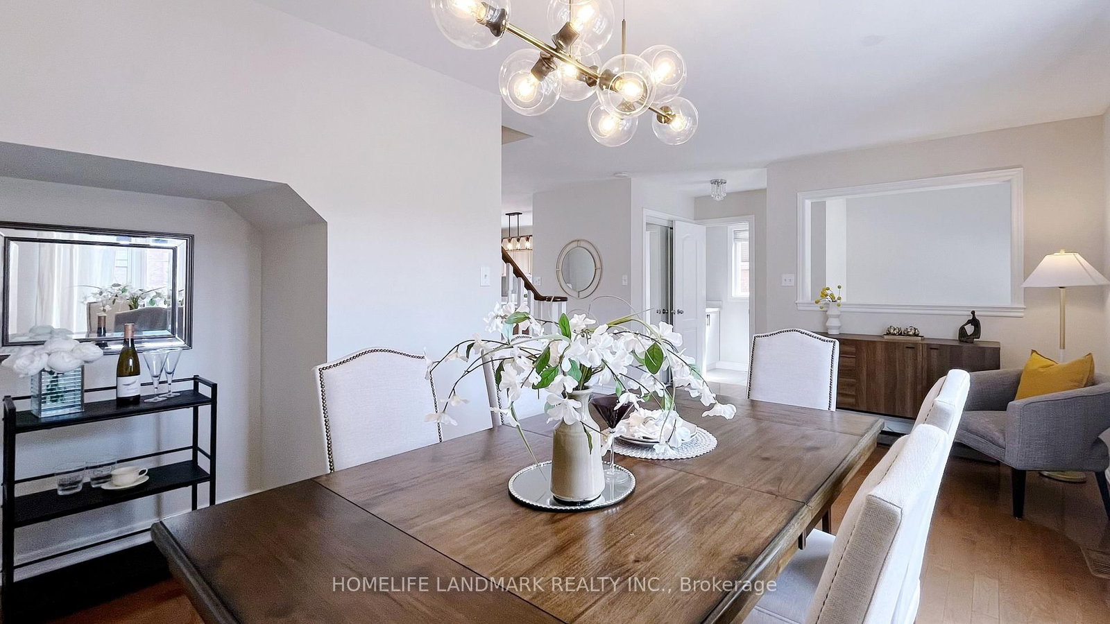 165 Gail Parks Crescent • Newmarket, ON photo 5