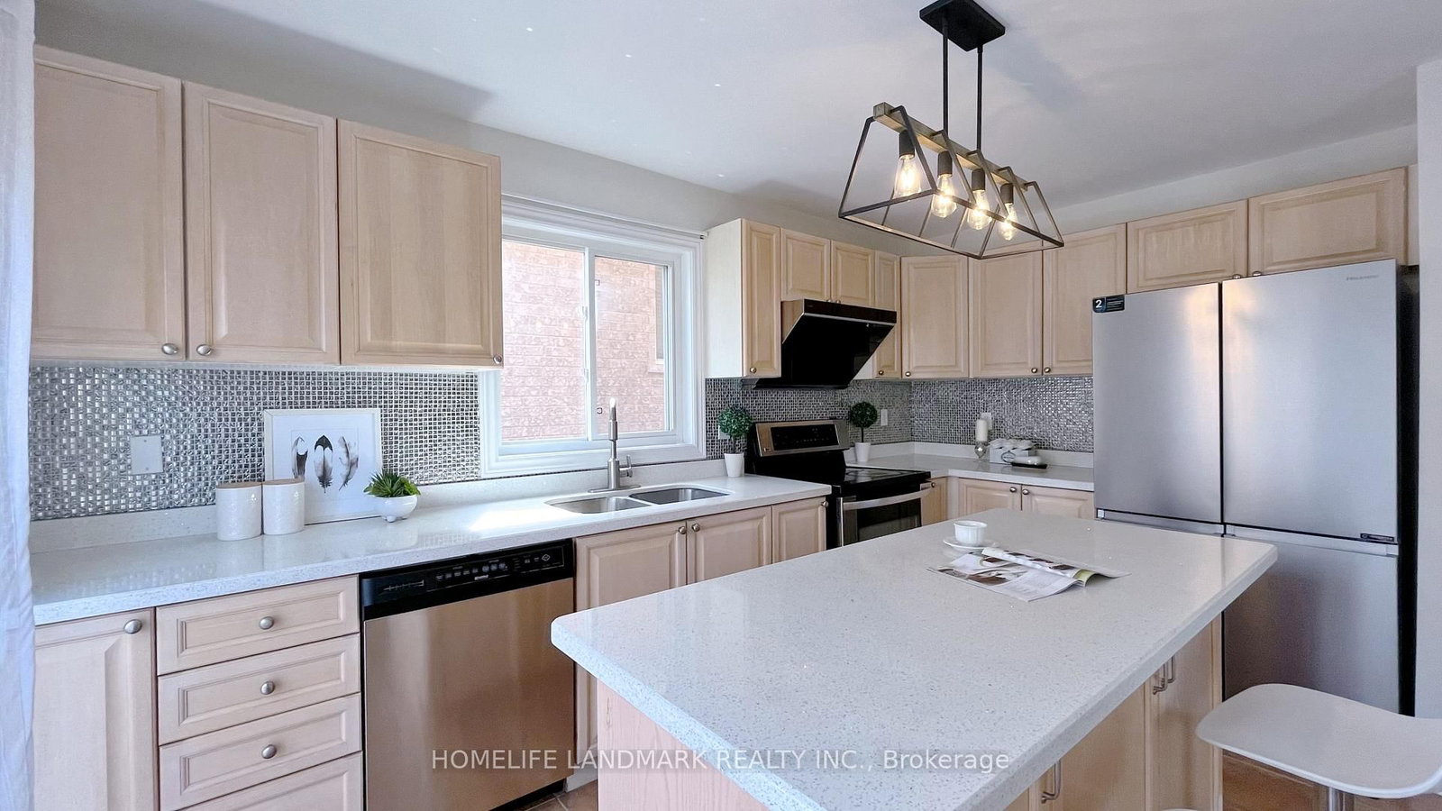 165 Gail Parks Crescent • Newmarket, ON photo 9