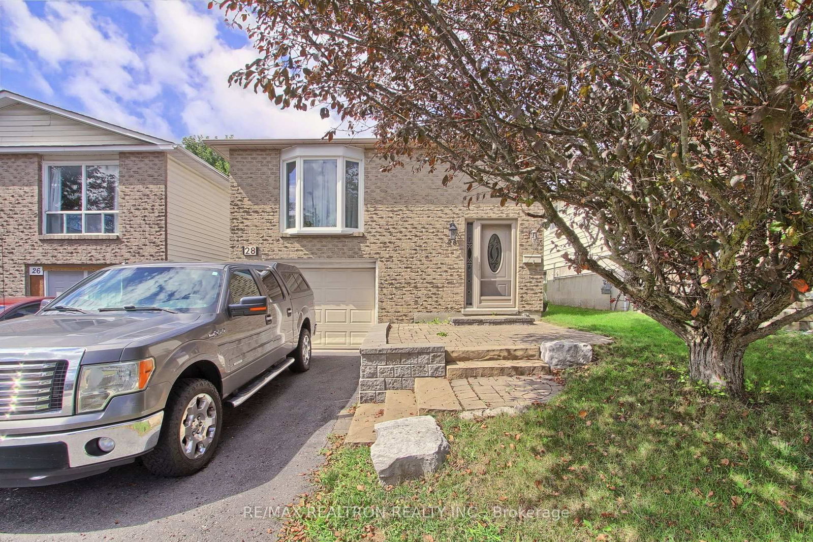 28 Longview Drive • Bradford West Gwillimbury, ON photo 1