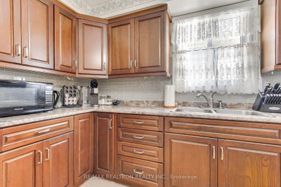 28 Longview Drive • Bradford West Gwillimbury, ON photo 8
