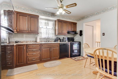 28 Longview Drive • Bradford West Gwillimbury, ON photo 9