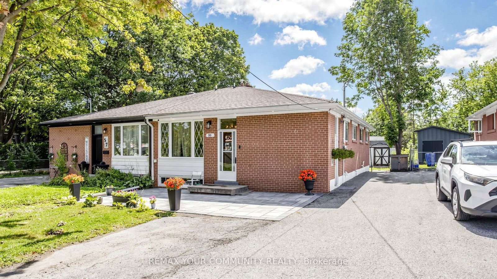 59 Davis Road • Aurora, ON photo 2