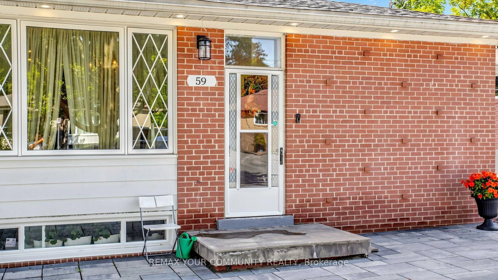 59 Davis Road • Aurora, ON photo 3