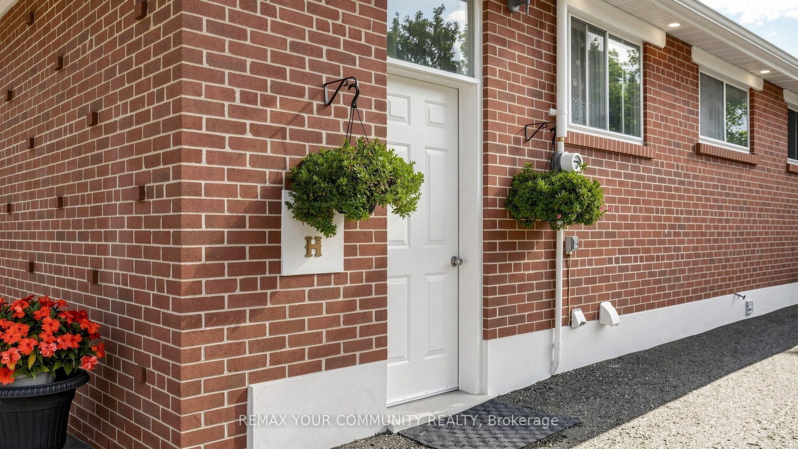 59 Davis Road • Aurora, ON photo 4