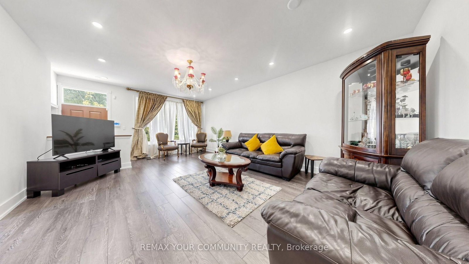 59 Davis Road • Aurora, ON photo 6