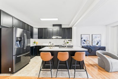8 Zeng Cheng Drive • Markham, ON photo 8