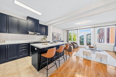8 Zeng Cheng Drive • Markham, ON photo 9