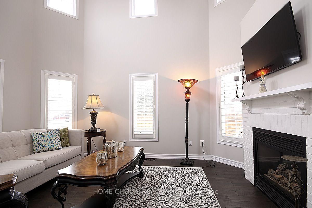 155 Hollandview Trail • Aurora, ON photo 10