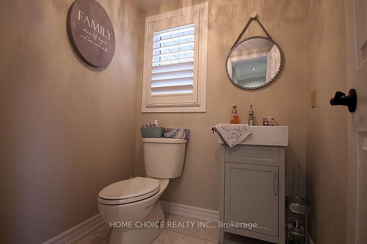 155 Hollandview Trail • Aurora, ON photo 12