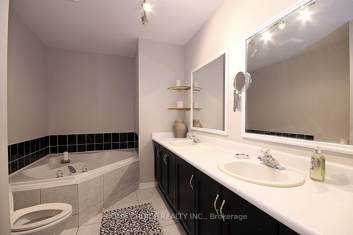 155 Hollandview Trail • Aurora, ON photo 15