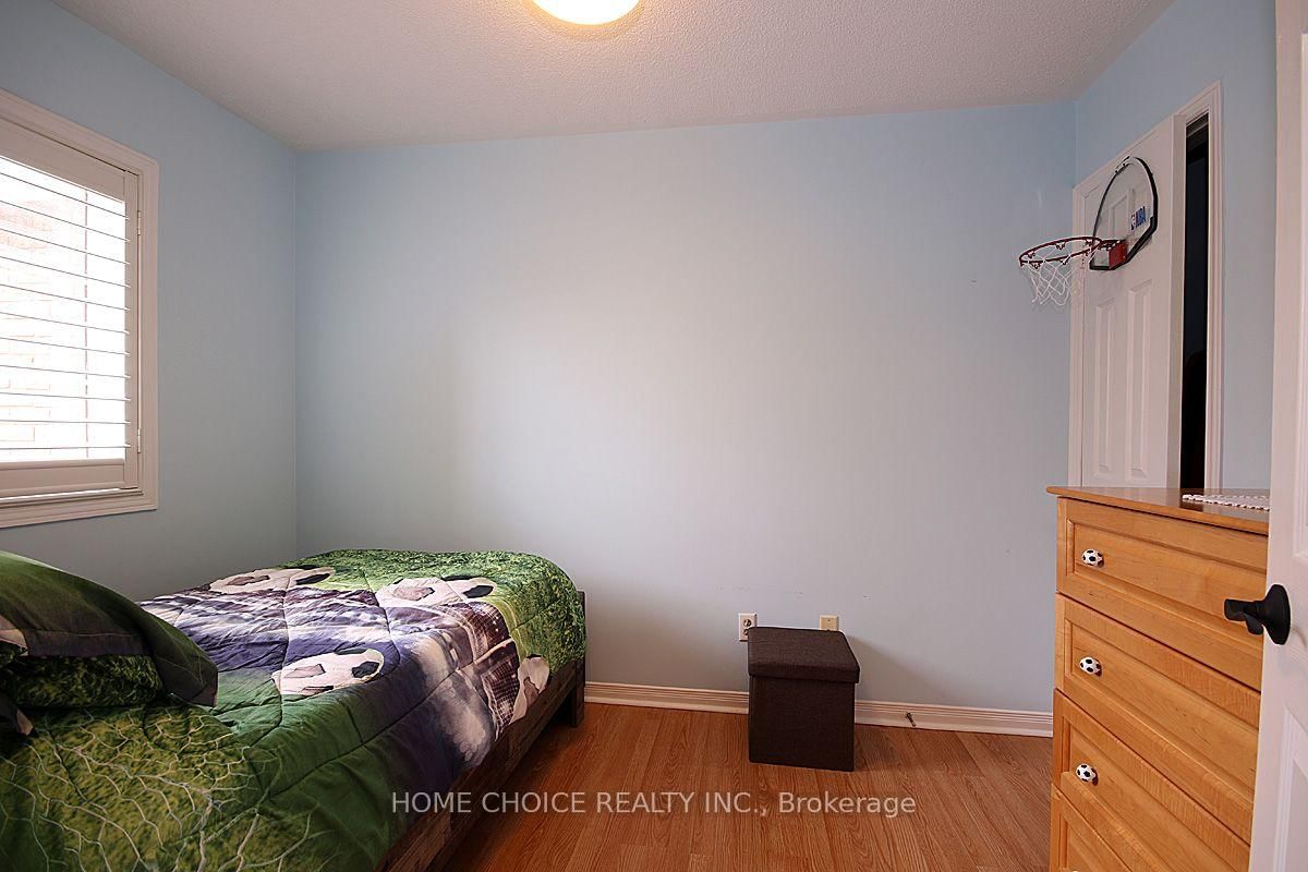 155 Hollandview Trail • Aurora, ON photo 18
