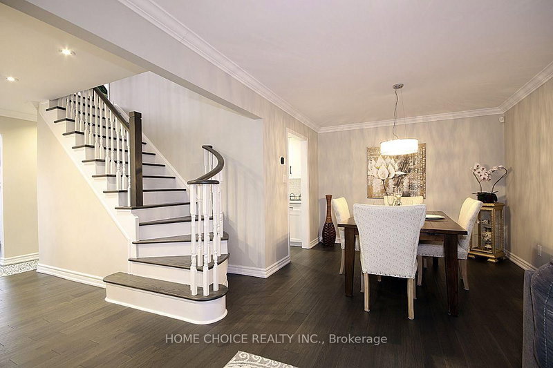 155 Hollandview Trail
