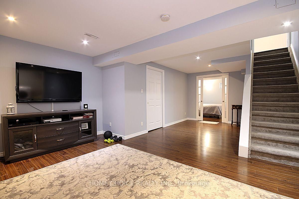 155 Hollandview Trail • Aurora, ON photo 20