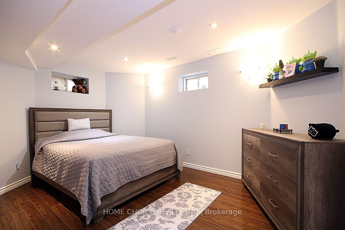 155 Hollandview Trail • Aurora, ON photo 23
