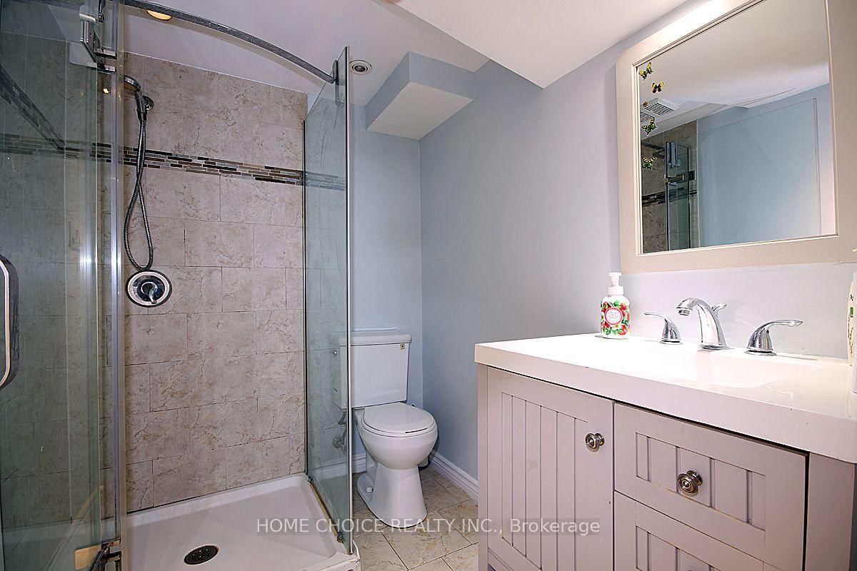 155 Hollandview Trail • Aurora, ON photo 24