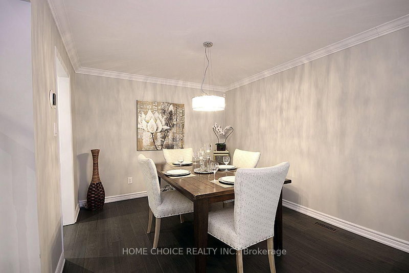 155 Hollandview Trail
