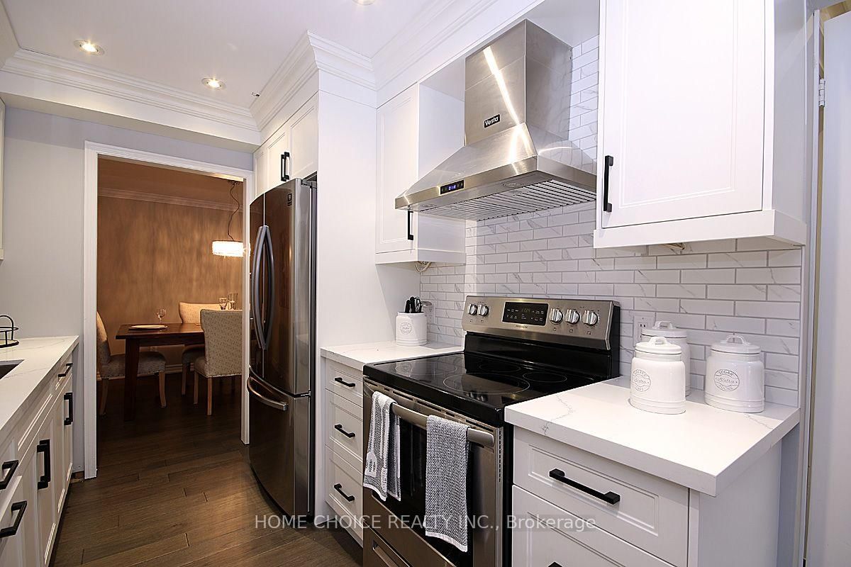 155 Hollandview Trail • Aurora, ON photo 7