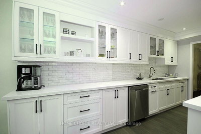155 Hollandview Trail • Aurora, ON photo 8