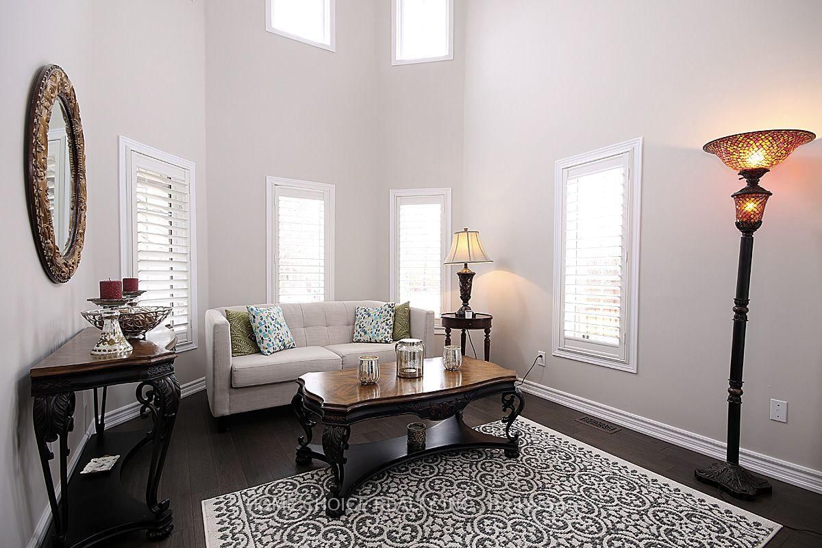 155 Hollandview Trail • Aurora, ON photo 9